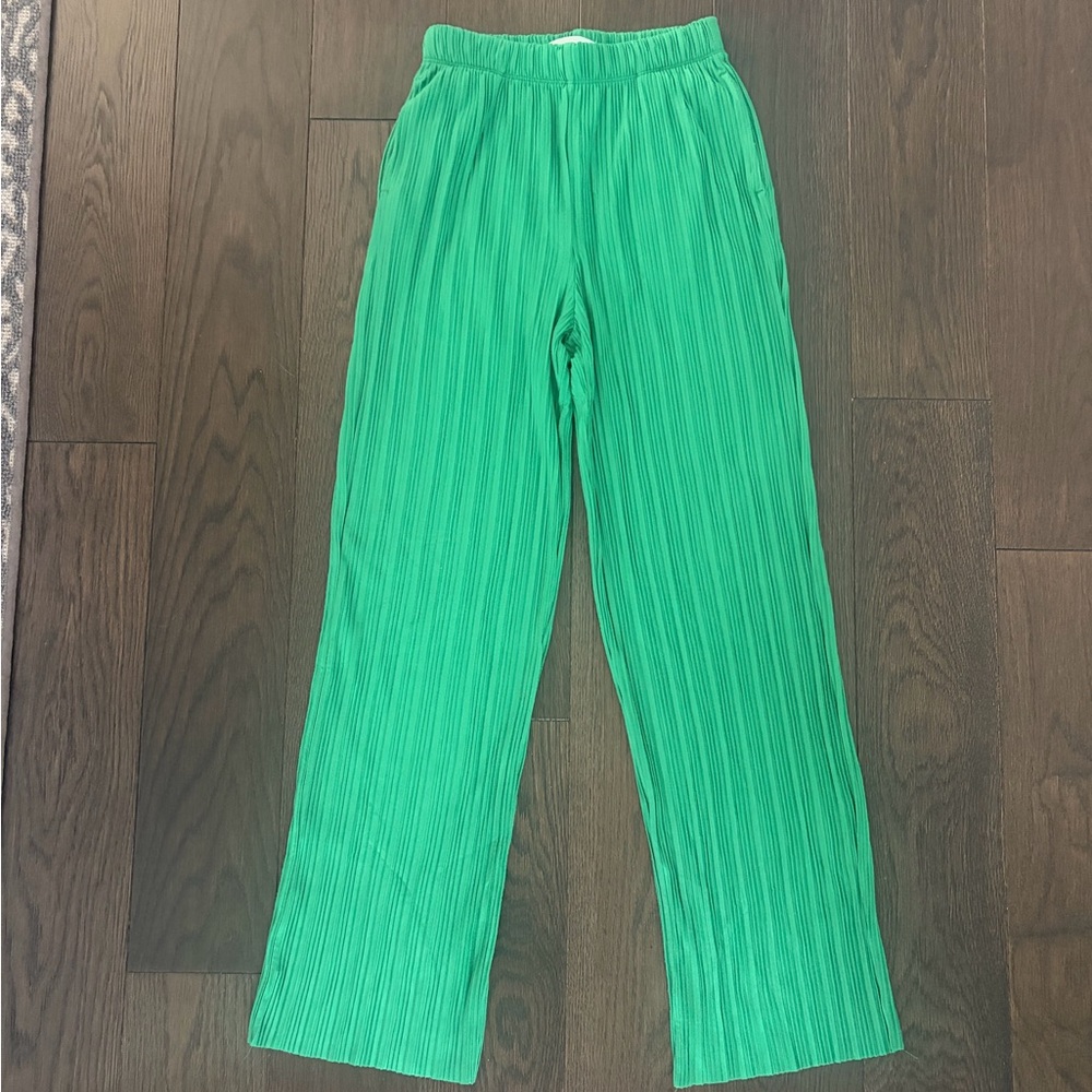 Vibrant Green Pleated Wide-Leg Pants